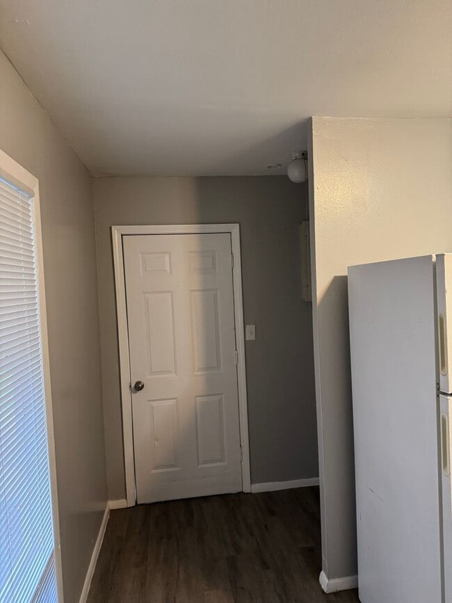 Photo - 1521 N Hocker Ave