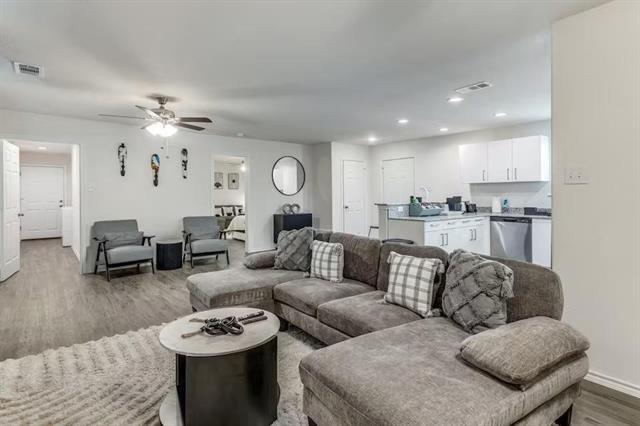 Photo - 2310 Dalworth St