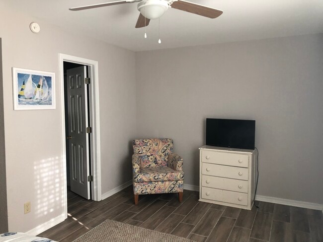 Photo - 1550 E 2nd St Unit 103