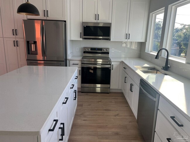 Photo - 305 N Pace Blvd