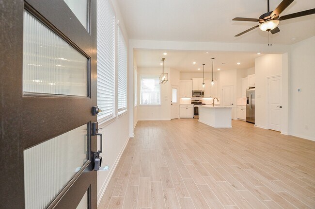 Photo - 130 W Coralburst Lp