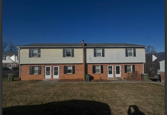 Building Photo - A-D 2223 Bailey Ave Unit Bailey B