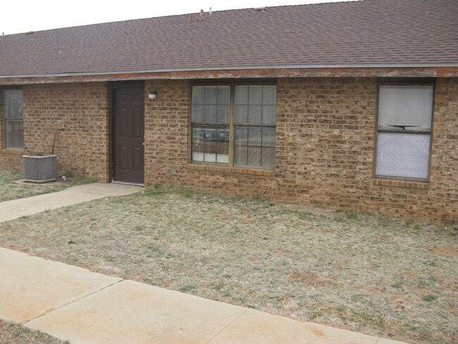 Building Photo - 1009 NE 7th St