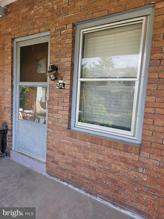 Photo - 5325 Webster St