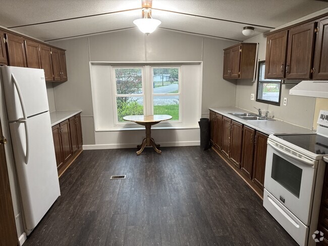 Building Photo - 3414 Cook St Rental