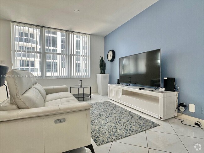 Building Photo - 4747 Collins Ave Unit 407 Rental