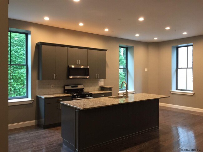 Photo - 108 Union St Unit 6