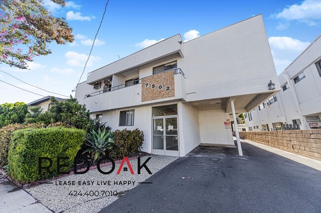 Photo - 7502 Canby Ave Unidad 1
