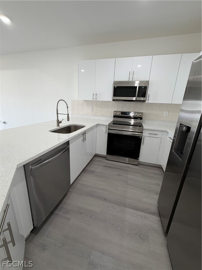 Photo - 723 Ivan Ave S