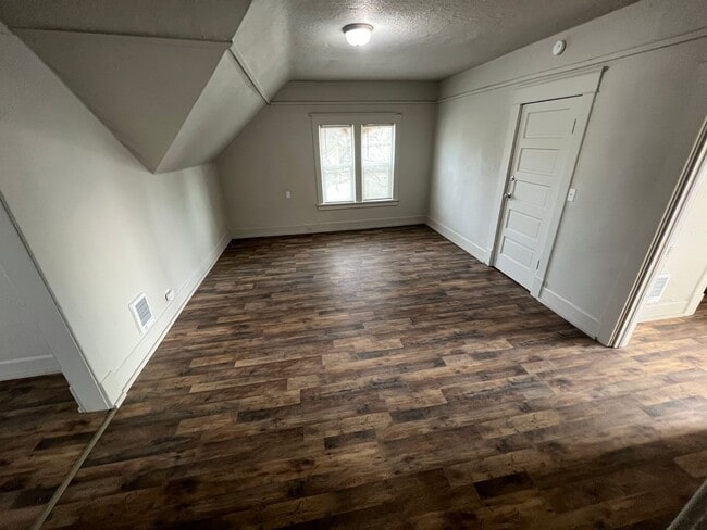 Photo - 1854 W College Ave Unidad #3