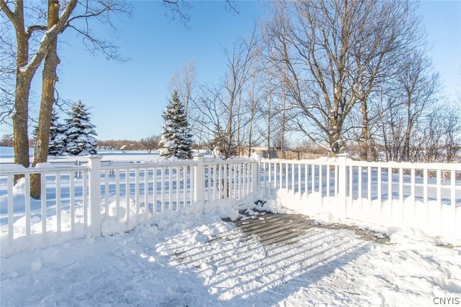 Photo - 26537 NY-283