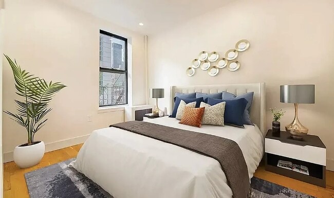 Building Photo - 301 E 53rd St Unit 2B