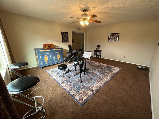 Photo - Large 4 bedroom with  yard