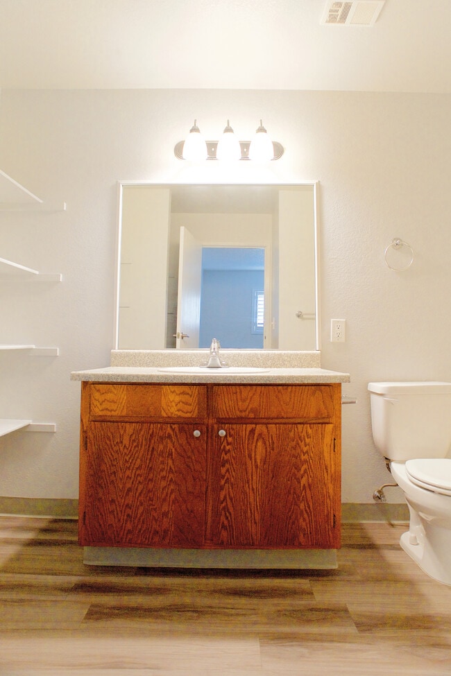 Framed Mirror/Golden Oak/Knobs