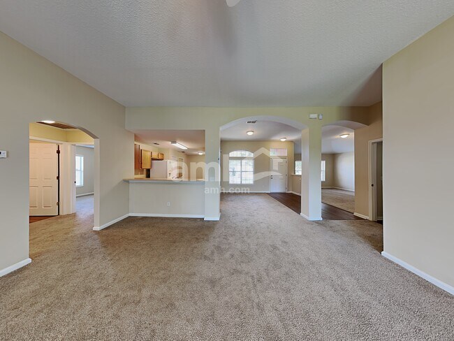 Photo - 482 Portobello Dr