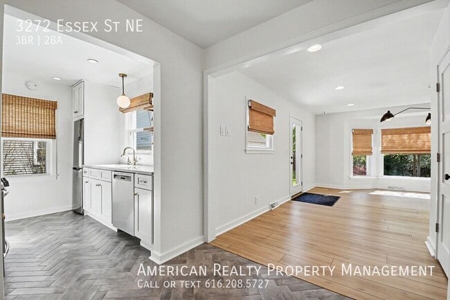 Photo - 3272 Essex St NE