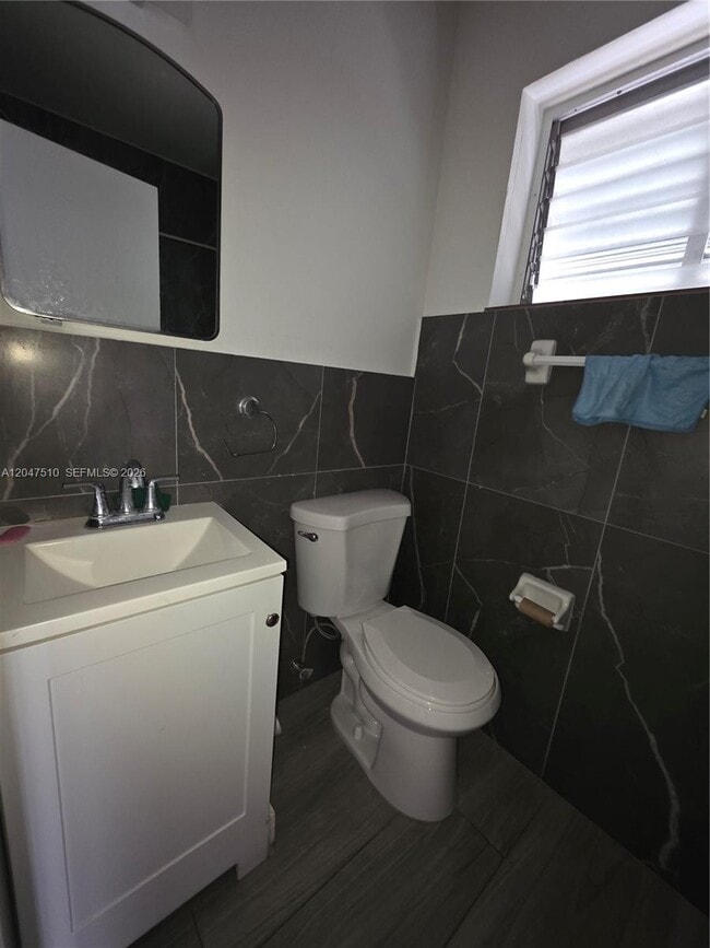 Photo - 15 Esplanade Dr Unit B