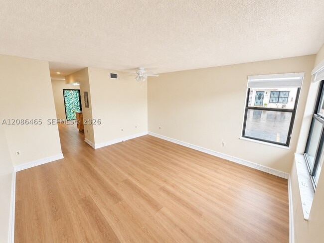 2071 W 54th St