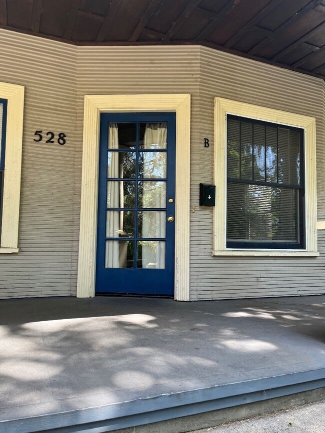 Photo - 528 W 3rd St