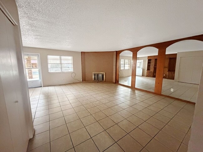 Photo - 419 W Kiowa Ave