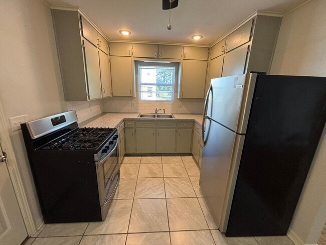 Photo - Quaint 2-Bedroom Duplex in Fayetteville!
