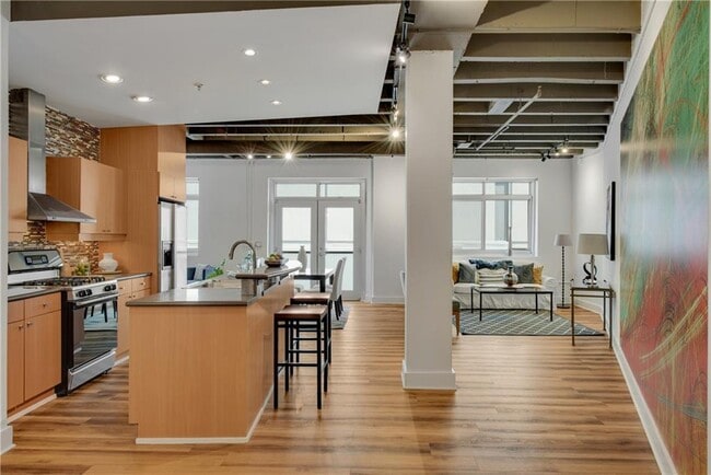Building Photo - 805 Peachtree St NE Unit 306