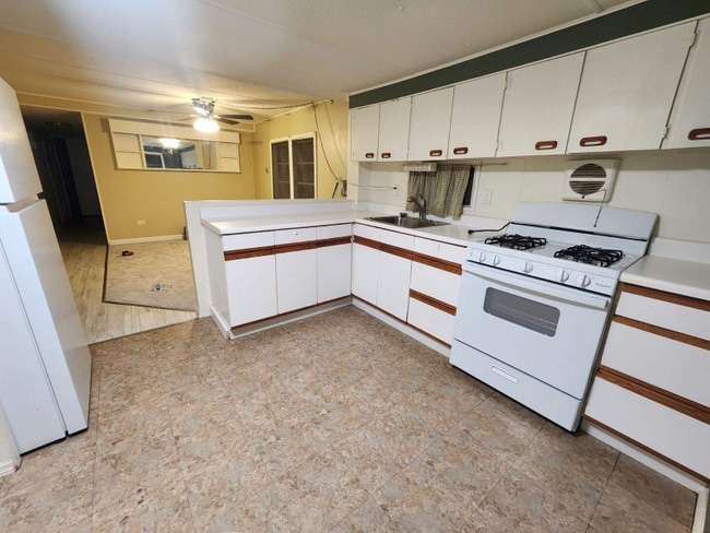 Photo - 38748 Calumet Ave