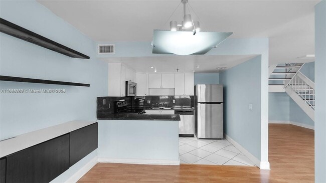 Building Photo - 10661 SW 108th Ave Unit 3H Rental