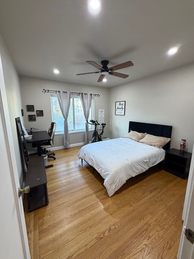 Building Photo - 182 Cayuga Ave