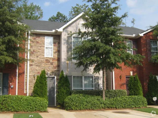Building Photo - Three Bedroom Townhome Total Electric