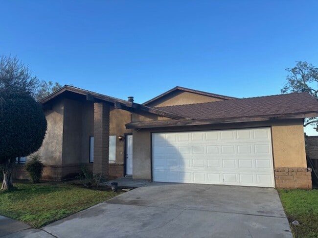 Building Photo - 1017 Nimrod Ct Unit A