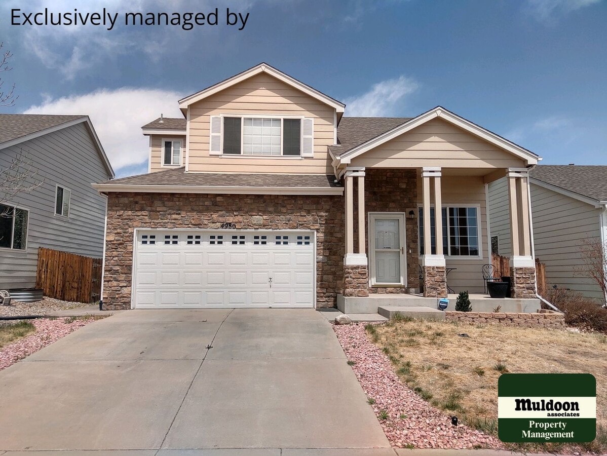 Beautiful 4 bedroom home with fenced back ... - Beautiful 4 bedroom home with fenced back ...