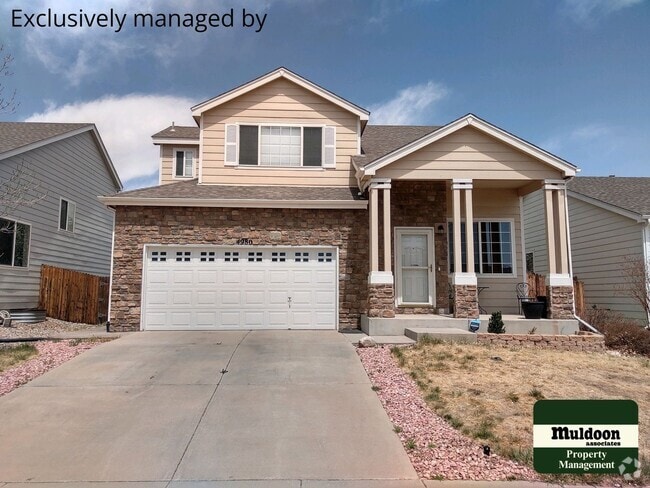 Building Photo - Beautiful 4 bedroom home with fenced back ...