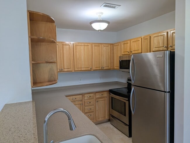 Photo - 84 Aborn St Unidad 1303