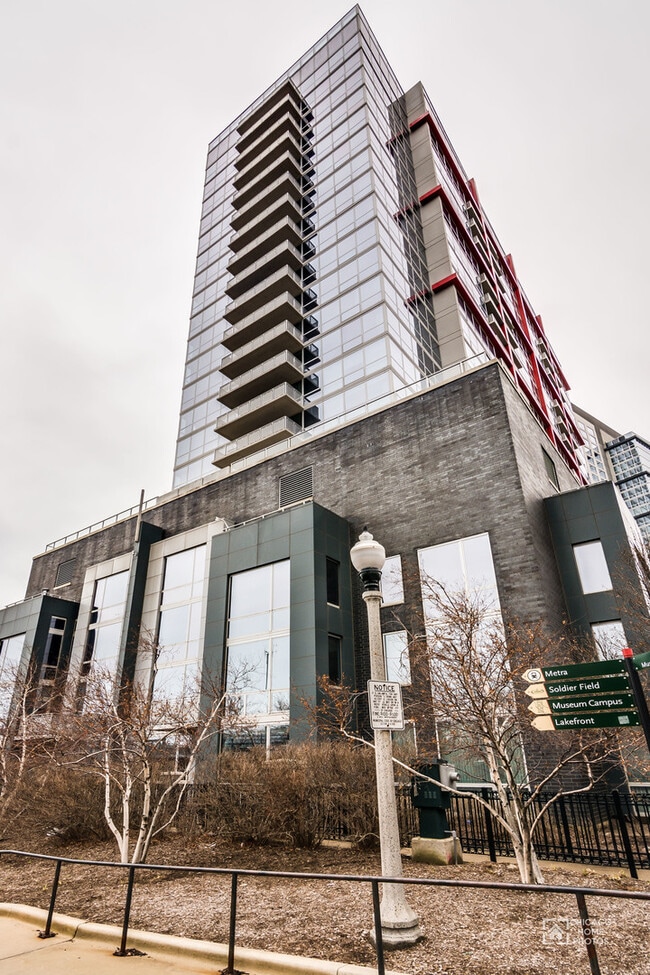 Building Photo - 1841 S Calumet Ave