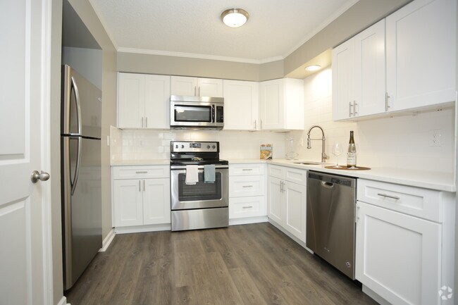 2BR, 2BA - Renovated_1180 SF