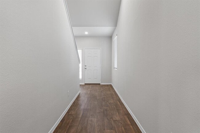 Photo - 2713 Derwent Dr