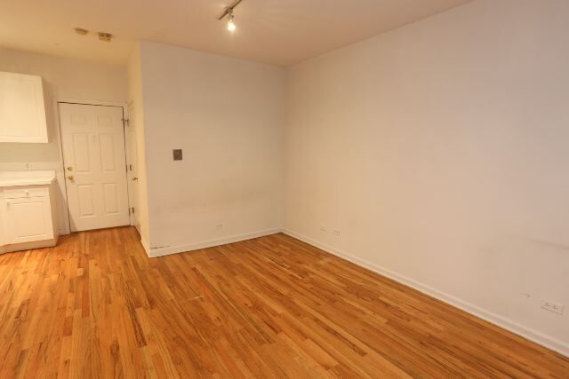 909 W Dakin St Unit 301