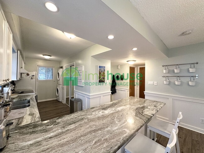 Photo - 3200 Lynnhaven Dr Unit 201