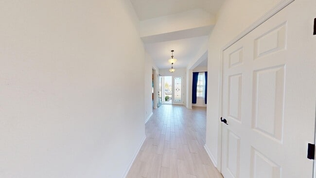 Photo - 4BR/ 4.5BA Beautiful Home In Eagles Landing