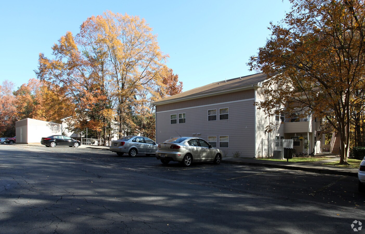 Elliot Wood Apartments - Elliot Wood Apartments