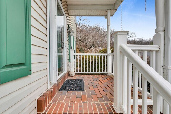 Photo - Family-Friendly 4-Bed Home with Pet-Friendly Yard and Pool in a Quiet Neighborhood