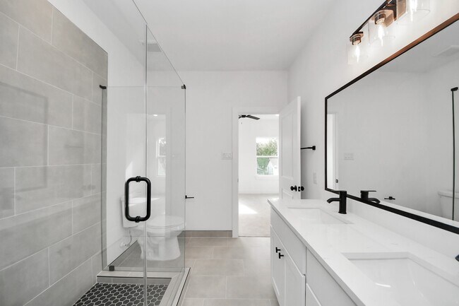 Photo - 2708 Bostic St Unidad B