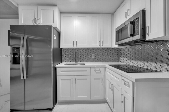 Building Photo - 3245 Virginia St Unit 16