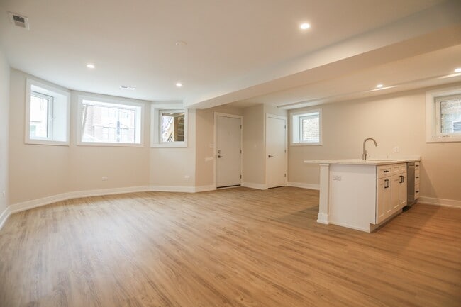 Photo - 2230 W Wilson Ave Unit 2