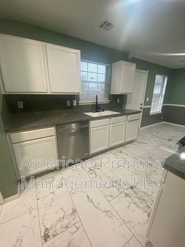 Photo - 6318 S Newport Ave