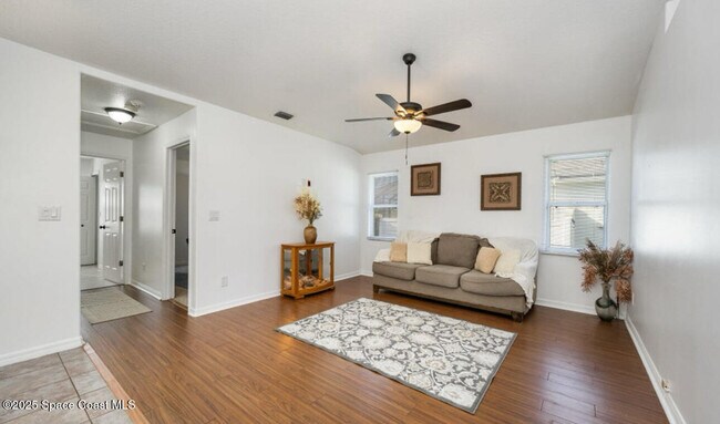 Photo - 805 7 Gables Cir SE