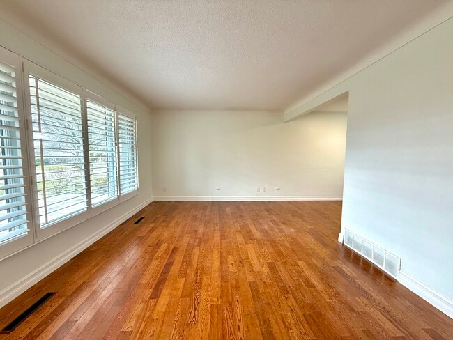 Photo - 90 Rochelle Dr