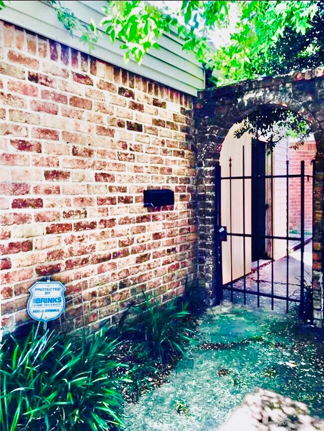 Photo - 5329 Lost Forest Dr Unit 5329