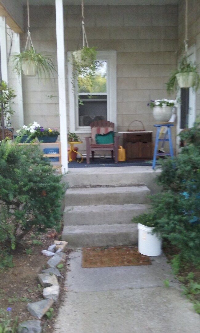 Photo - 444 Roanoke St E Unit A